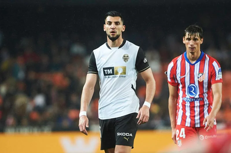 西媒：瓦伦西亚不会买断拉法·米尔，球员此前深陷性侵争议