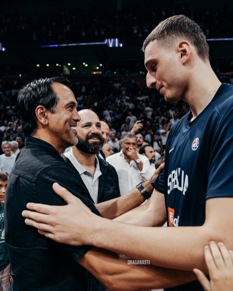 米乐APP-斯波亲临现场考察，约维奇坦言备受激励渴望展现成长