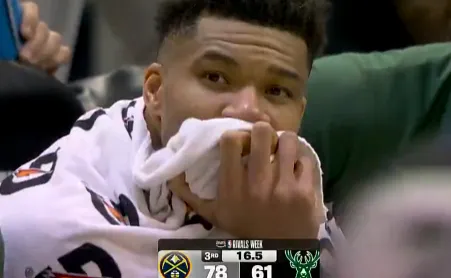 米乐M6-哈达威里突外投连拿5分领先雄鹿17分，字母哥在场下眼神迷离